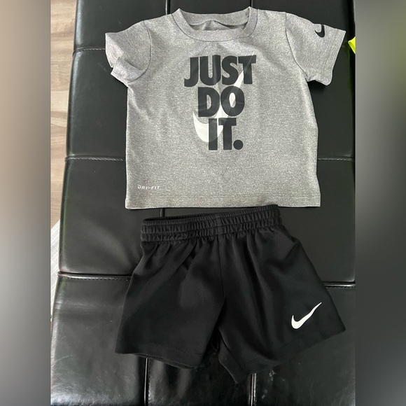 Nike Gray Dri-FIT T-Shirt - Picture 2 of 5